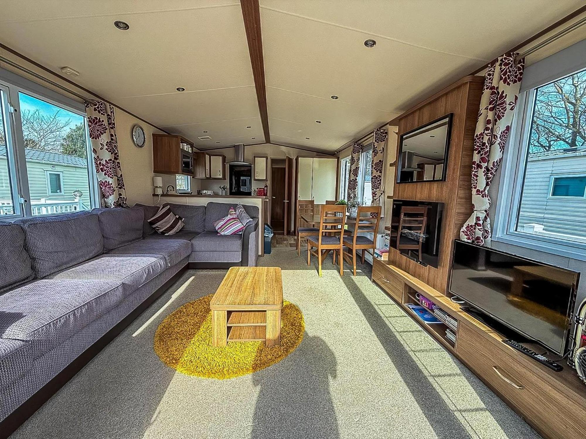 Gorgeous 6 Berth Caravan With Decking And Wi-Fi At Broadland Sands Ref 20377Bs Hopton on Sea Buitenkant foto